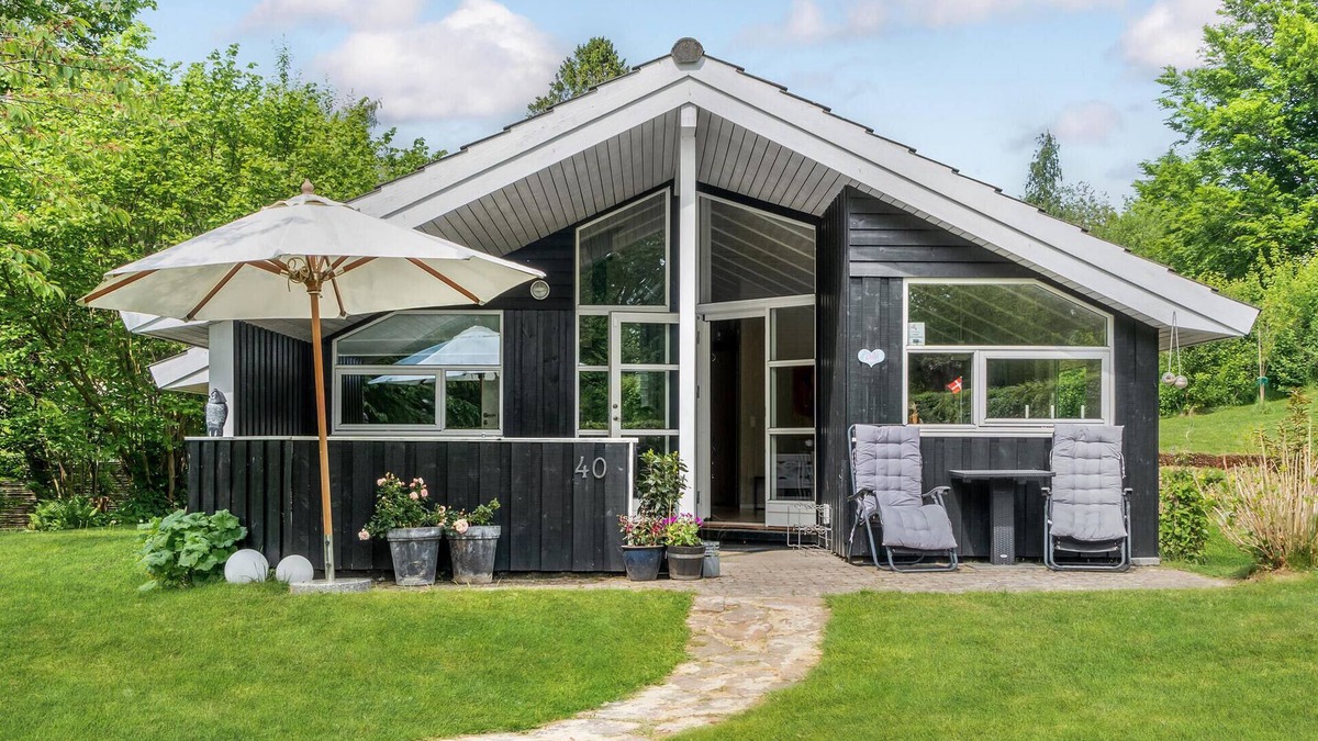 Dronningmolle House | Lovely home in Dronningmølle with WiFi