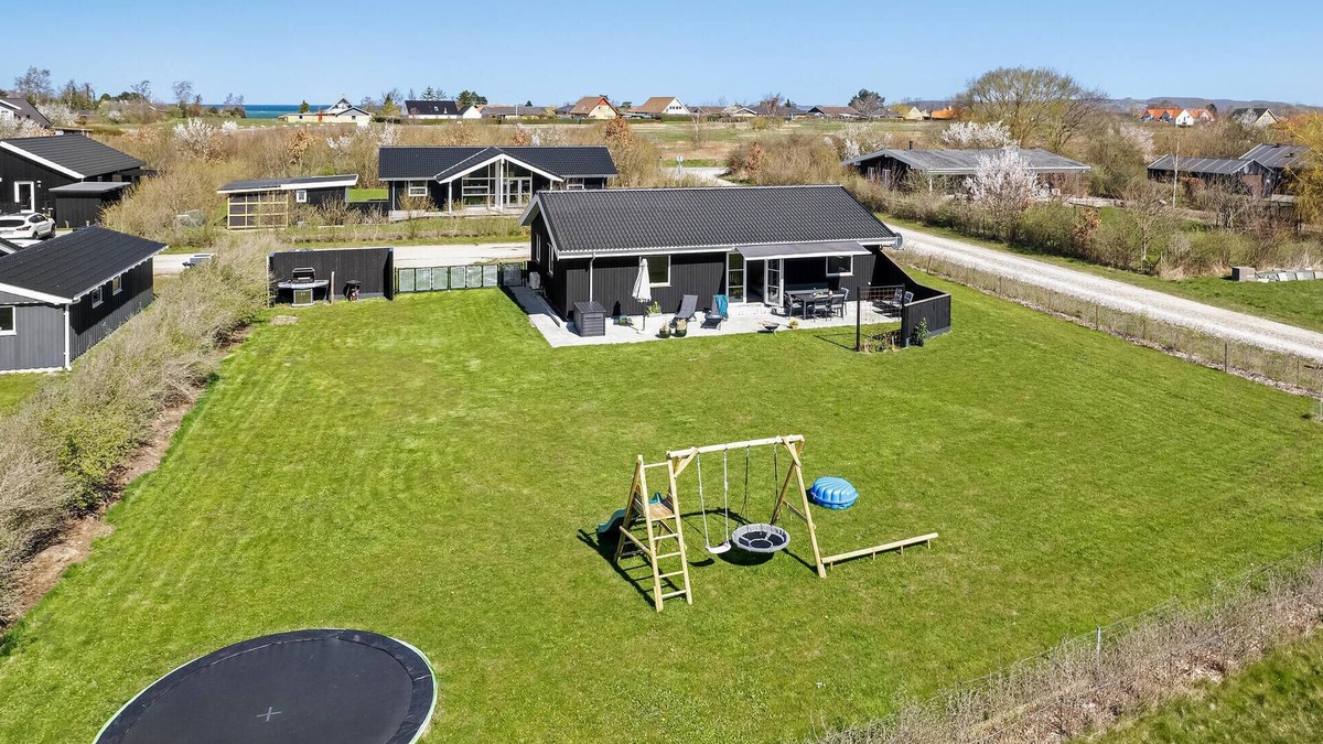 Havnsø House | Lovely home in Føllenslev with WiFi