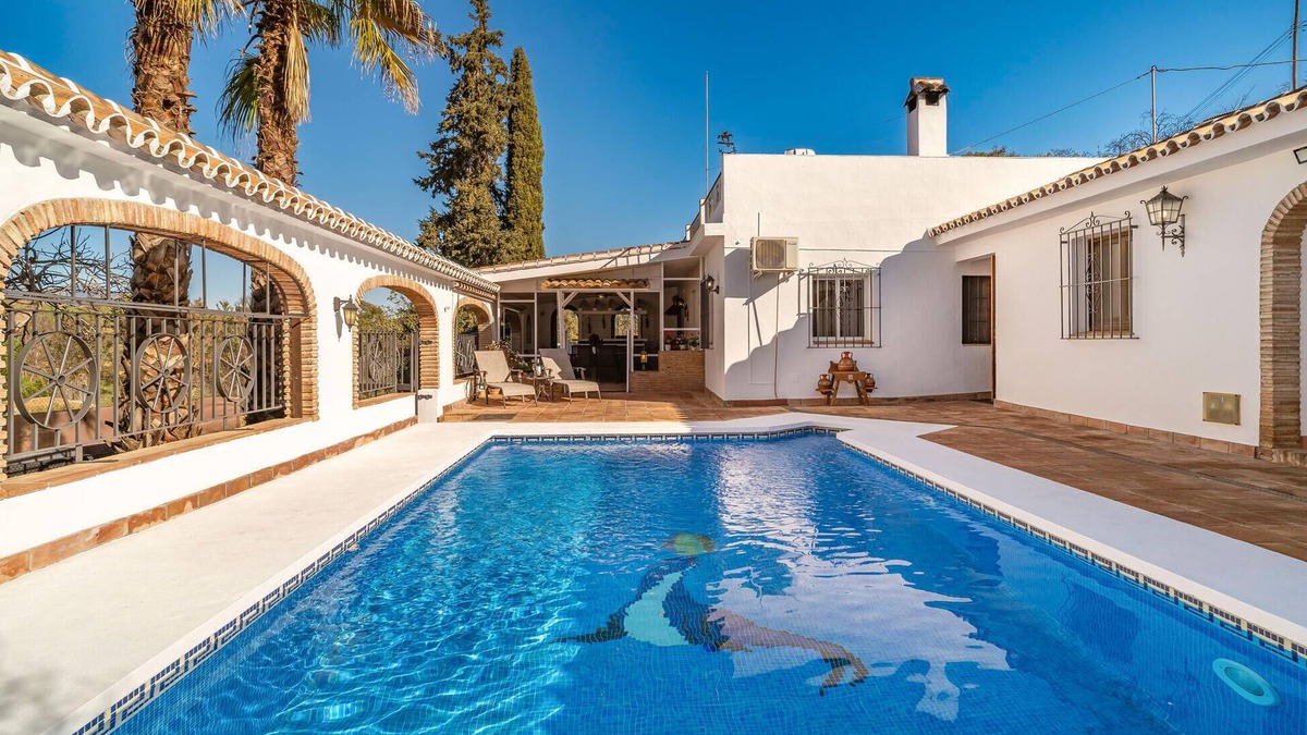 Guaro House | Lovely home in Guaro with WiFi