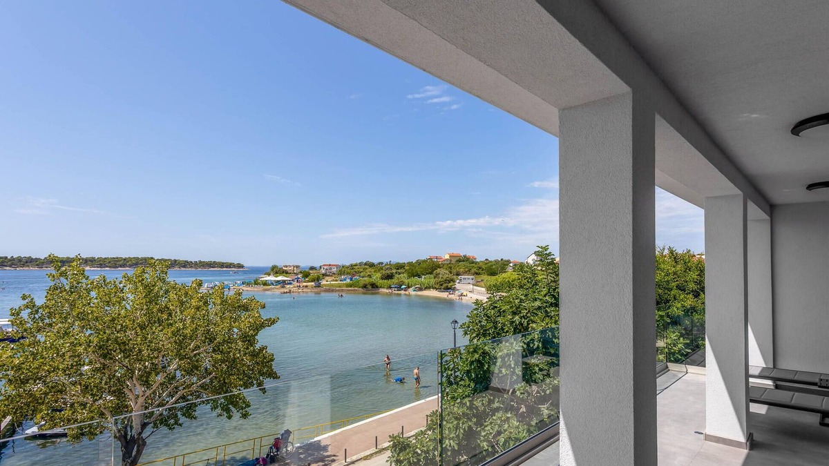 Banjol House | Lovely home in Rab with house sea view