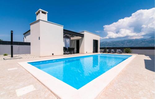 Razanac House | Lovely Home In Razanac With Wifi