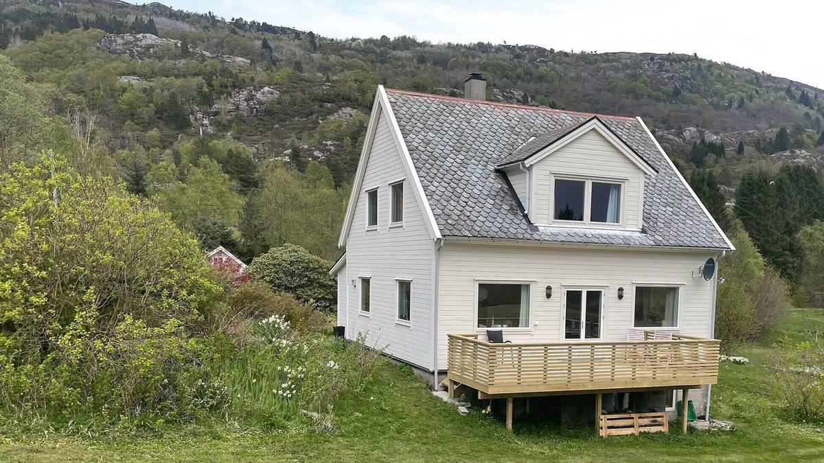 Hyllestad House | Lovely home in Sørbøvåg