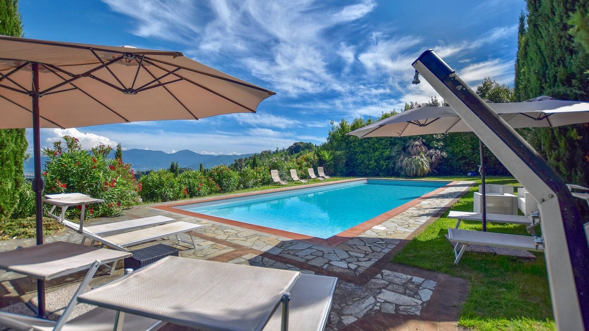 Lucca House | Lovely home in Santo Stefano with WiFi