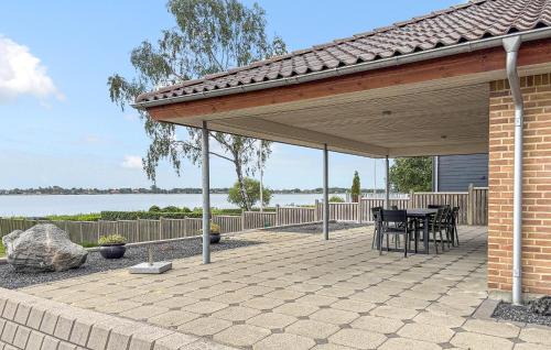 Sunds House | Lovely Home In Sunds With House Sea View