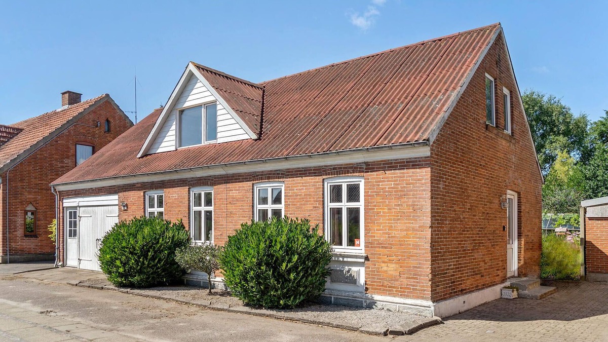 Hvidbjerg House | Lovely home in Thyholm with WiFi