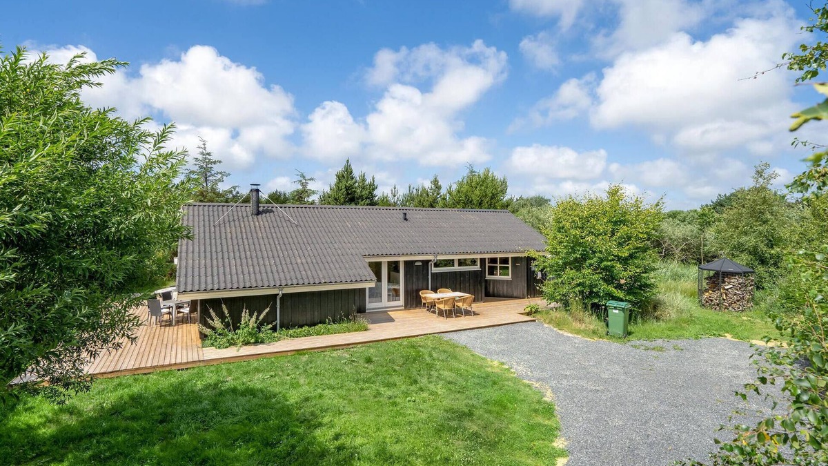 Nørre Fjand House | Lovely home in Ulfborg with kitchen