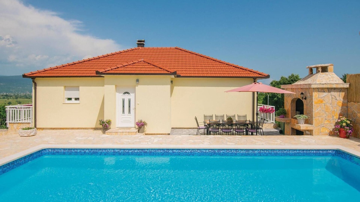 Zmijavci House | Lovely home in Zmijavci with WiFi