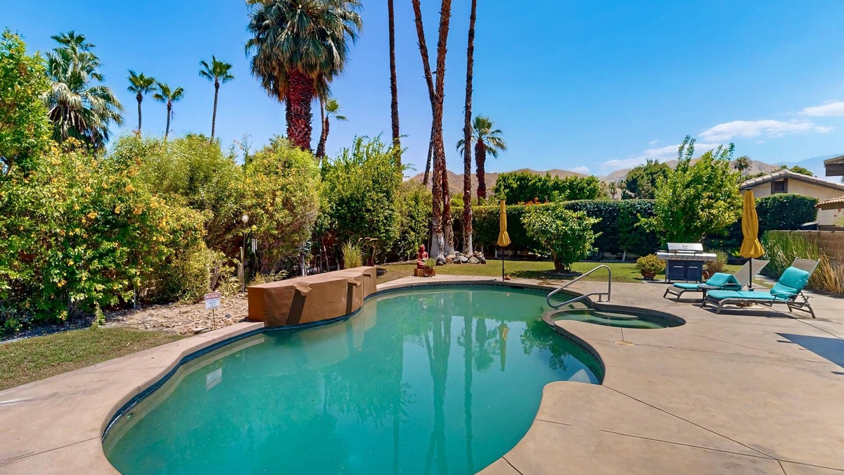 Araby House | Lovely home with firepit and private pool with spa - dogs welcome