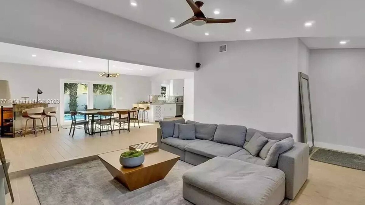 Boca Raton House | Lovely home with heated Pool a mile from the beach