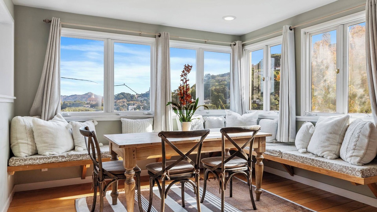 Sausalito House | lovely Home with Jacuzzi, Fireplace & Harbor View