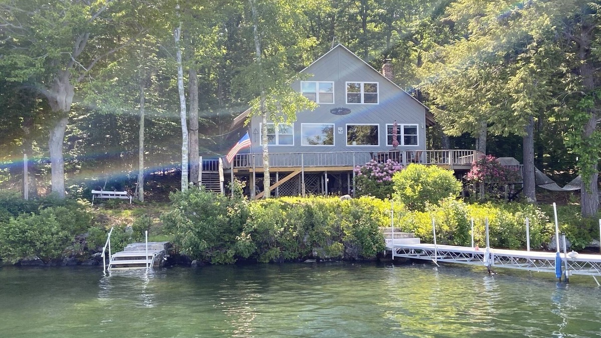 Barndoor Island House | Lovely Home with large deck and beautiful Views of the Lake Big Barndoor Island-