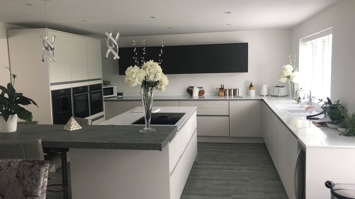 Cowbridge House | Lovely house in great location sleeps 6. ten mins walk to Cowbridge high street
