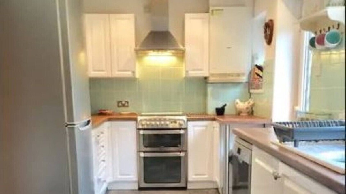 Leeds House | Lovely house in Leeds with gardens