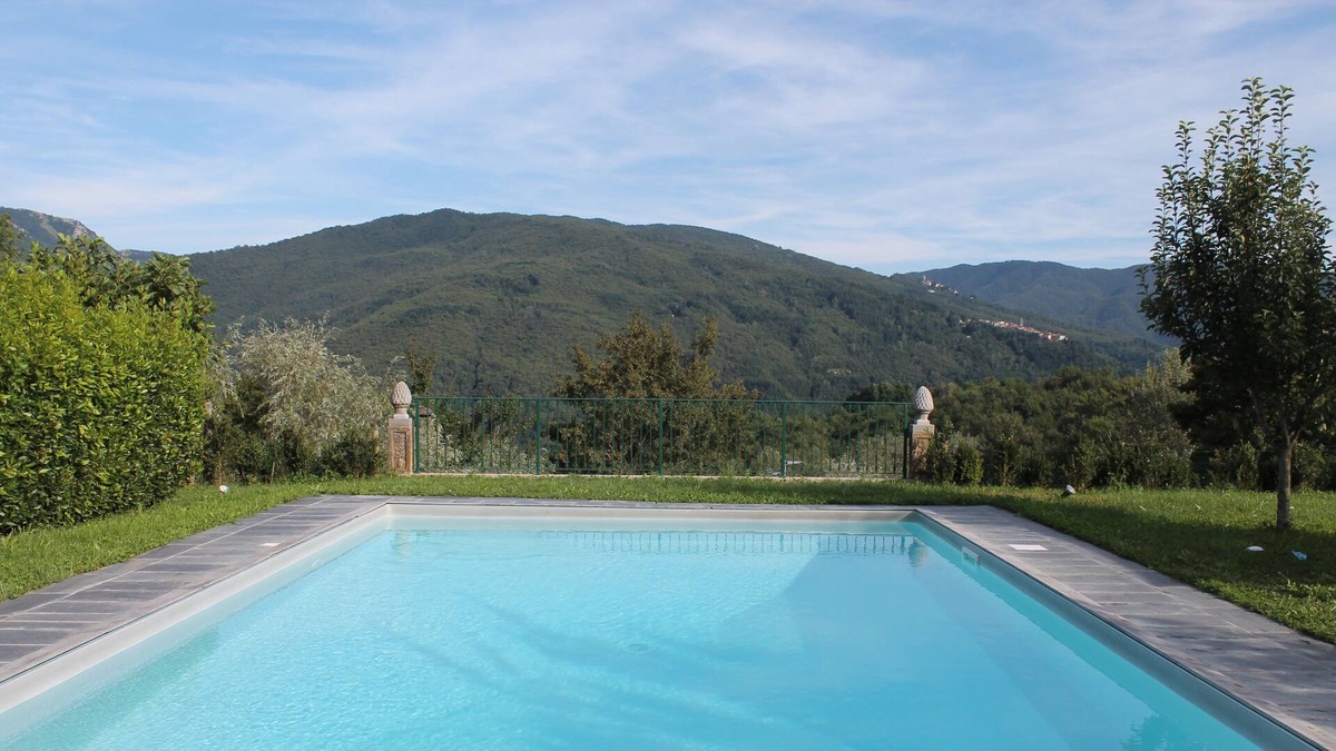 Casoli House | Lovely house with large garden, pool and magnificent views of Tuscan hills