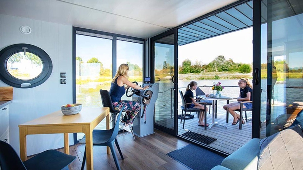 Ophoven House | Lovely houseboat in Kinrooi with terrace