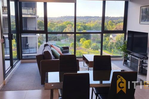 Lyneham Apartment | Lovely in Lyneham - 1bd 1bth Apt