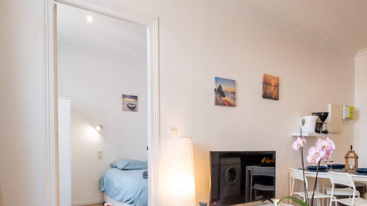Lourdes Apartment | Lovely & Independant - Queen size bed, netflix, wifi