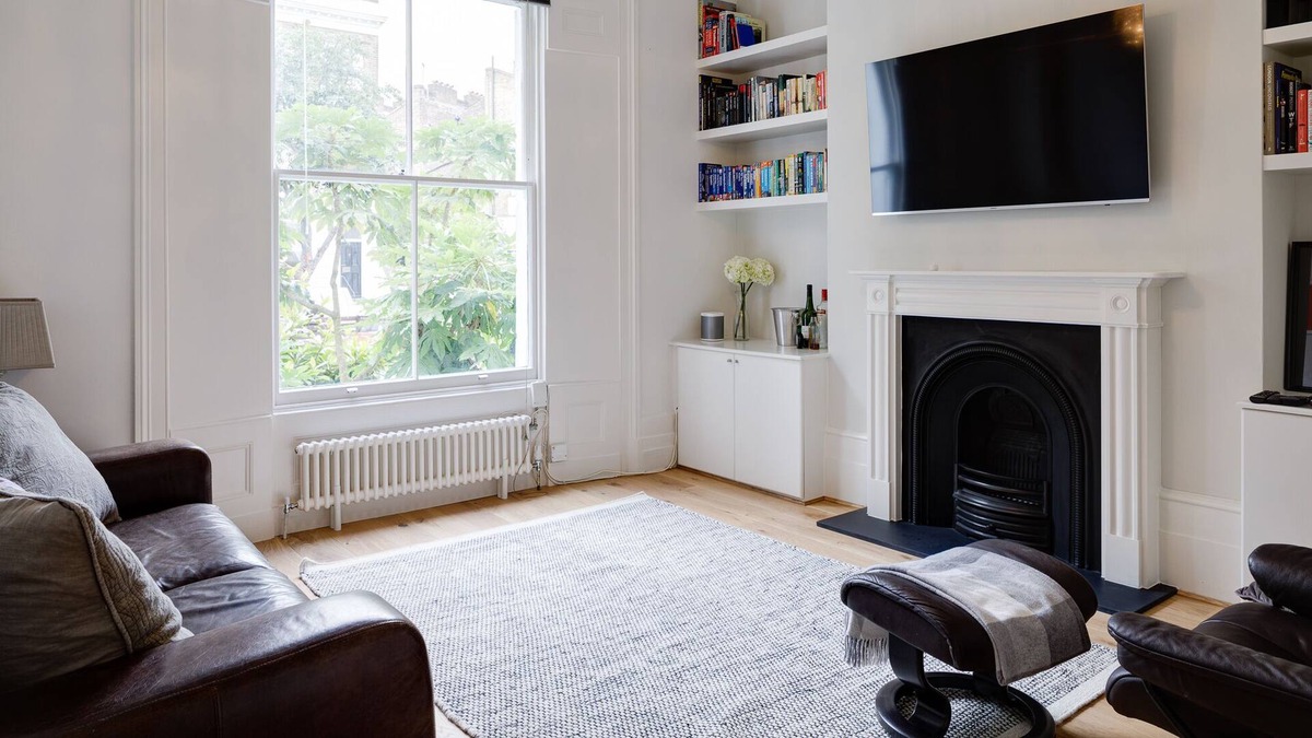 Canonbury Apartment | Lovely Islington Apartment - 2 Bedroom with Garden