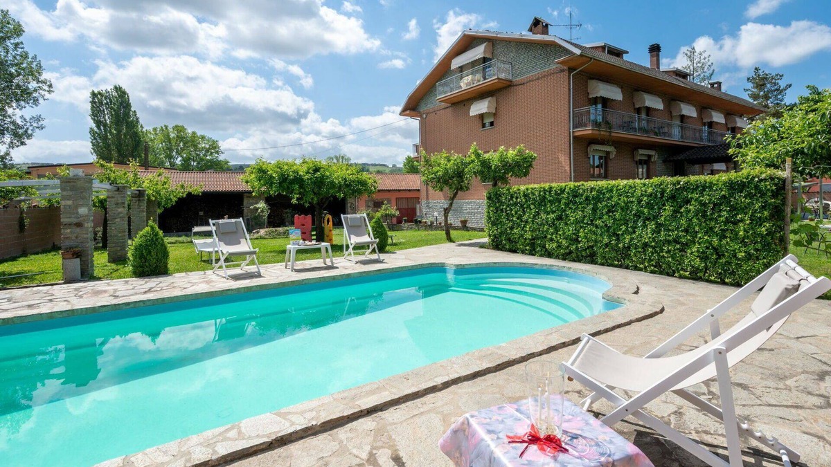 Castagnole delle Lanze Apartment | Lovely apartment for 4 guests with A/C, pool, WIFI, TV and patio