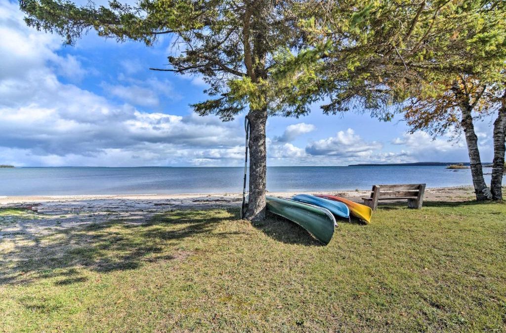 St Ignace Apartment | Lovely Lake Huron Getaway Beach Access and Kayaks!