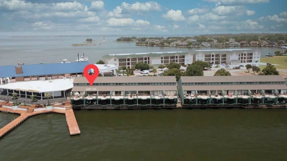 Seven Coves Condo | Lovely lakefront 2/2 condo, fish on balcony