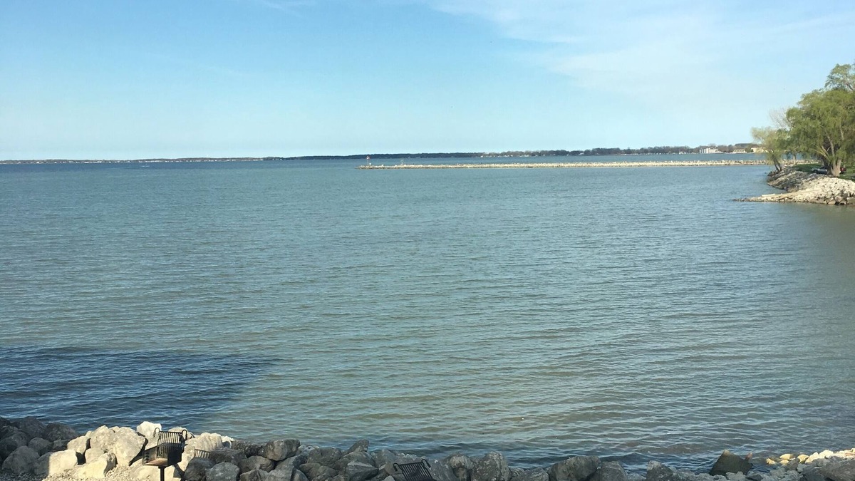 Port Clinton Condo | LOVELY LAKEFRONT CONDO, EXCELLENT LOCATION, CLOSE TO MUCH SUMMER FUN