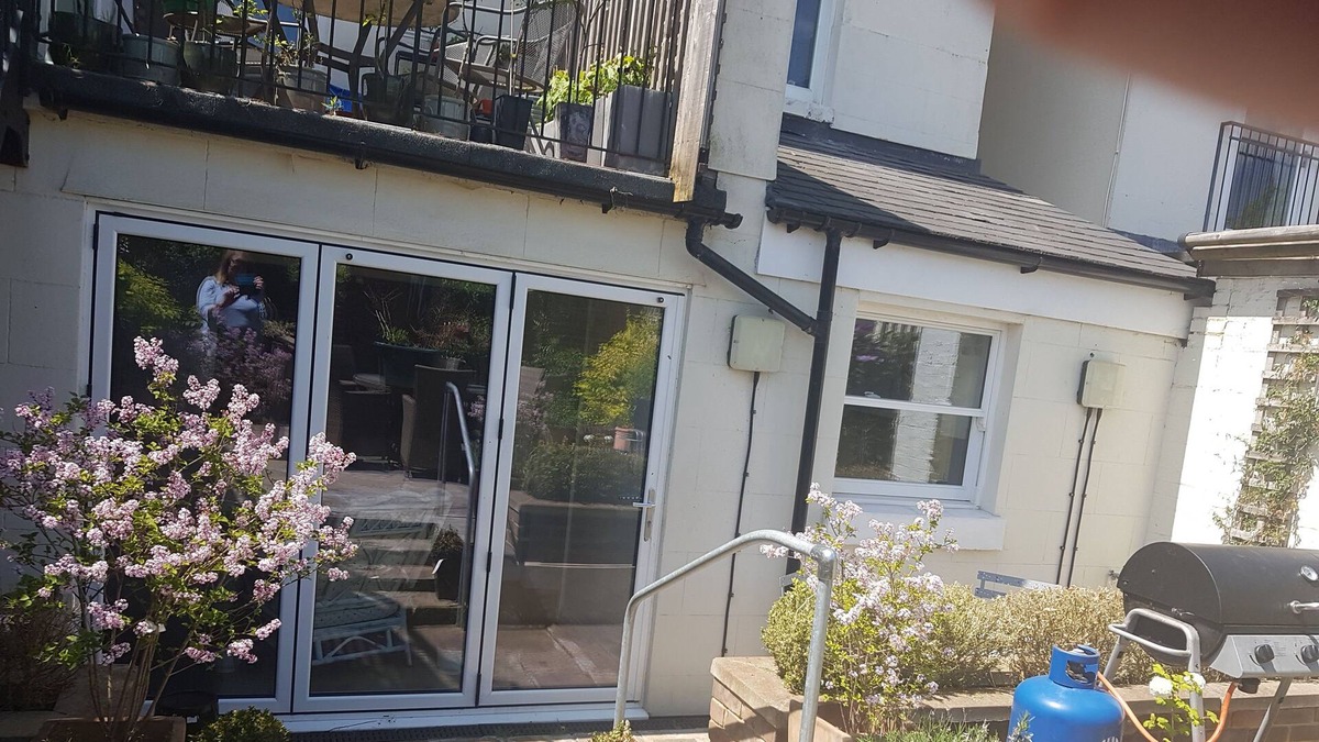 Royal Tunbridge Wells Apartment | Lovely Large Garden Flat
