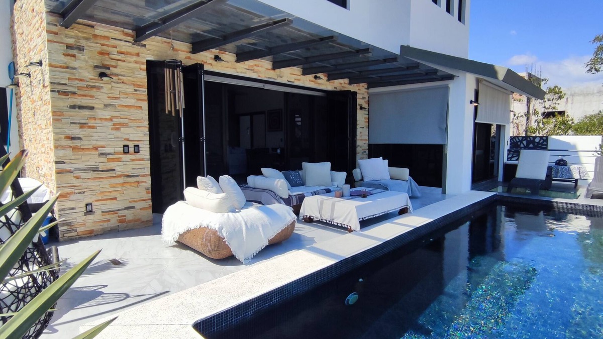 Crucecita House | Lovely little house with a pool & jacuzzi close to the beach