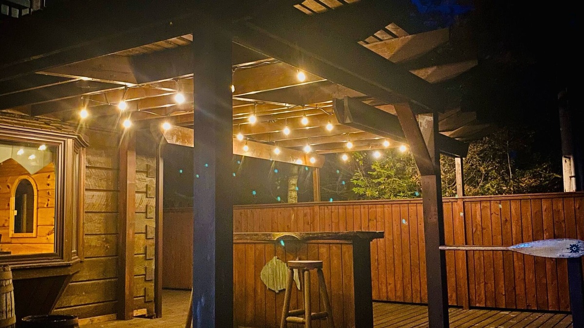 Port Dover Cottage | Lovely log cottage by the lake