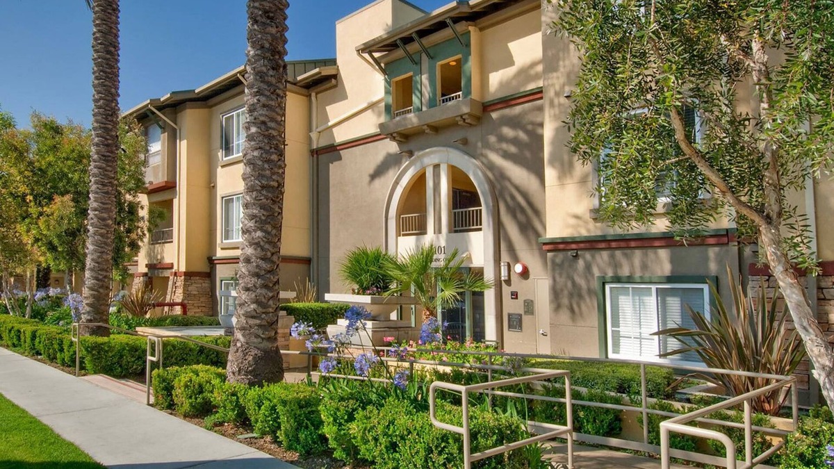 Mar Vista Apartment | Lovely Mar Vista 1BR w/ Pool, Gym & Courtyard, nr Shops, by Blueground