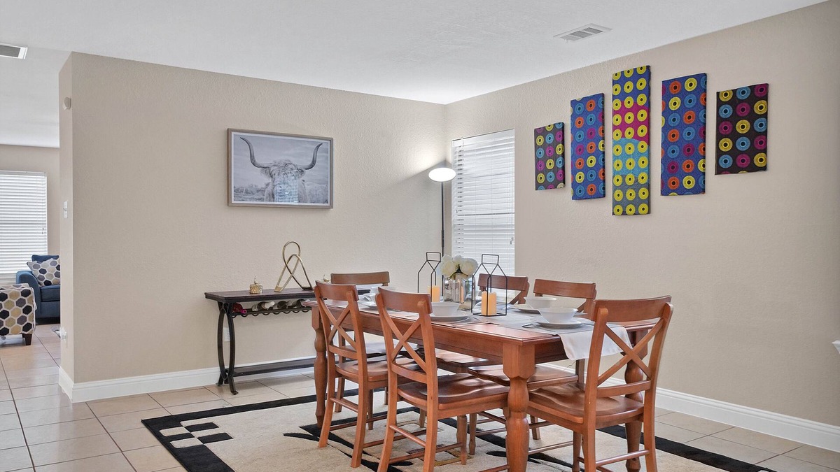 Spring House | Lovely Meadow: 5 beds, large living area, Xbox, Sunny bike & lots more!