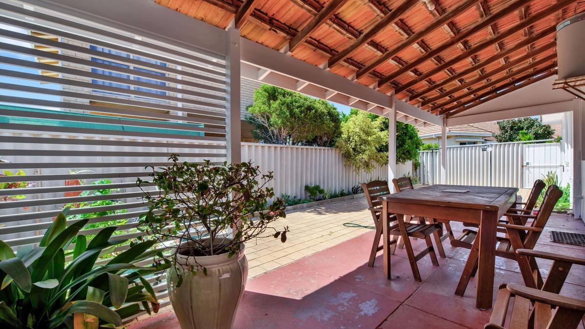 Geraldton House | Lovely mid century inspired house with amazing views.