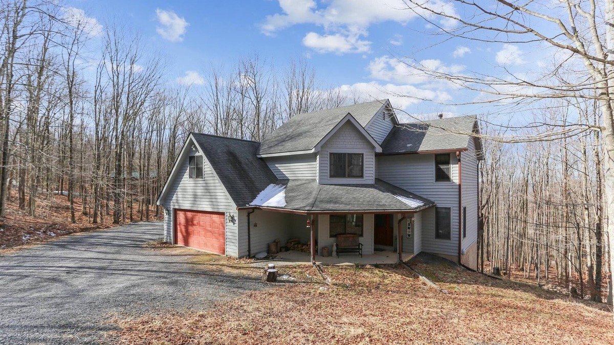 Old Timberline House | Lovely mountain home in a beautiful wooded setting. Welcome to Hart's Horn!