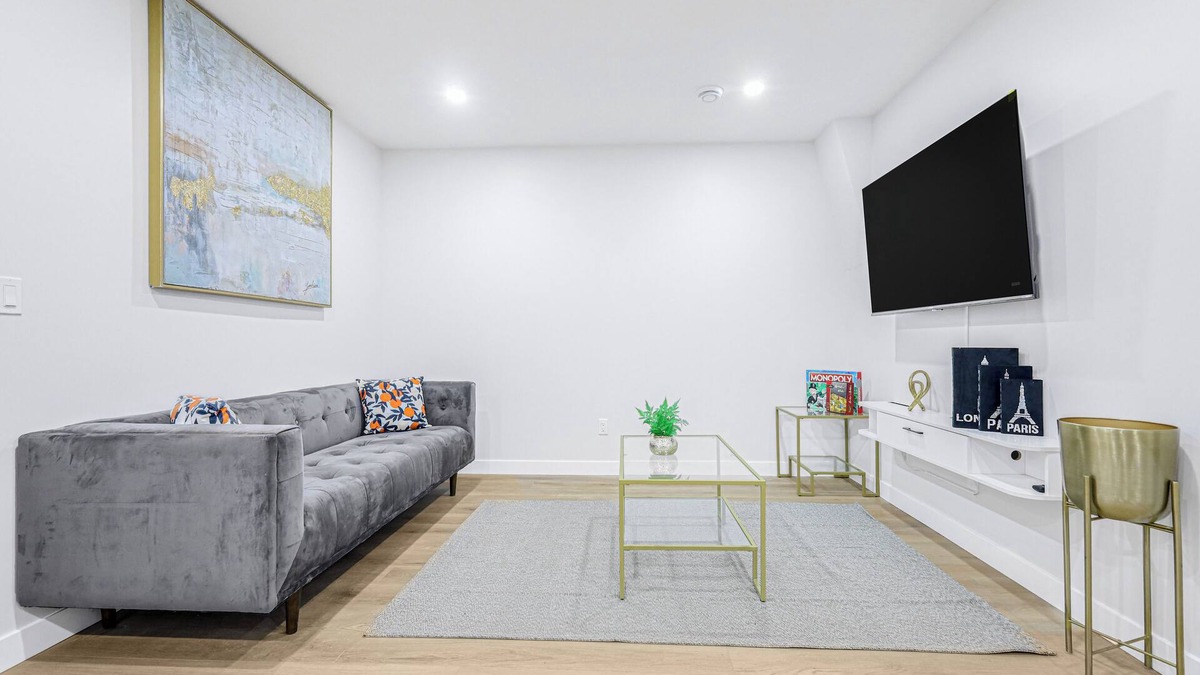 Calgary Apartment | Lovely new 2 bedroom apartment.15 mins to Airport