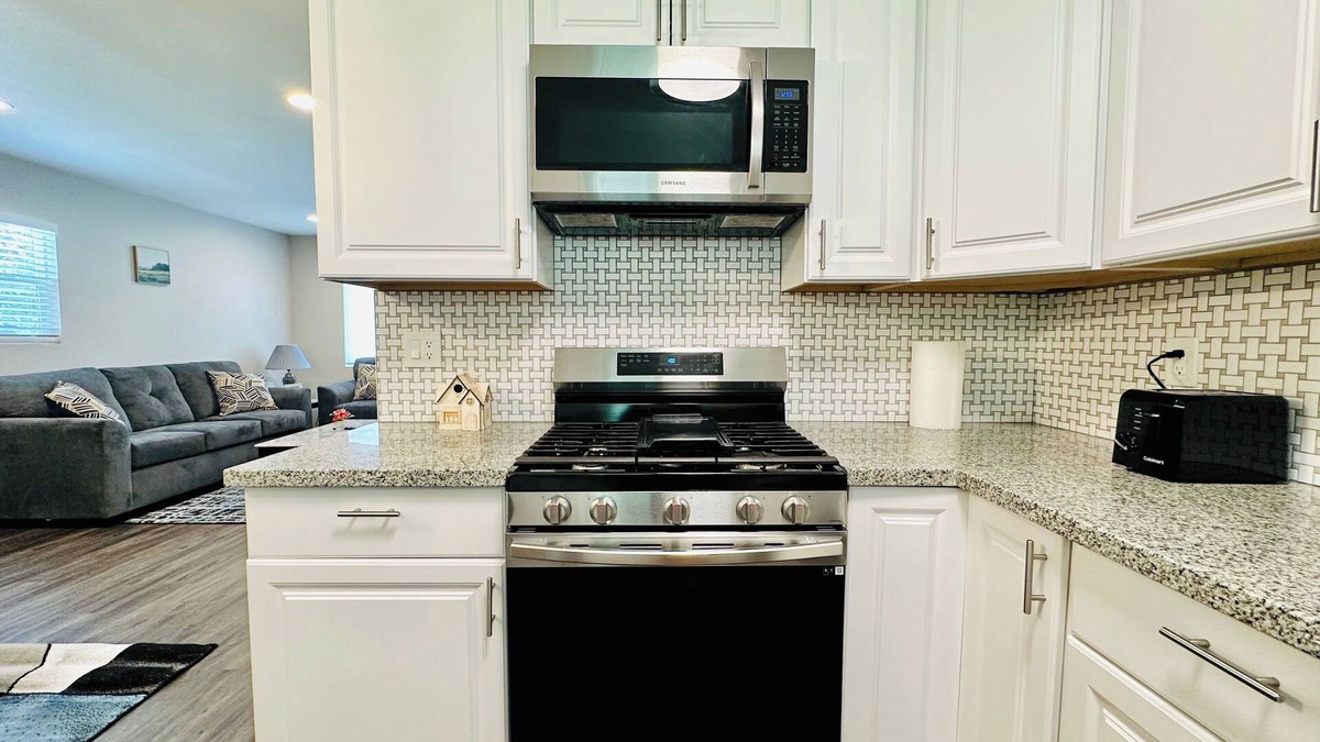 Lawrence House | Lovely new 3-bedroom house located near downtown!