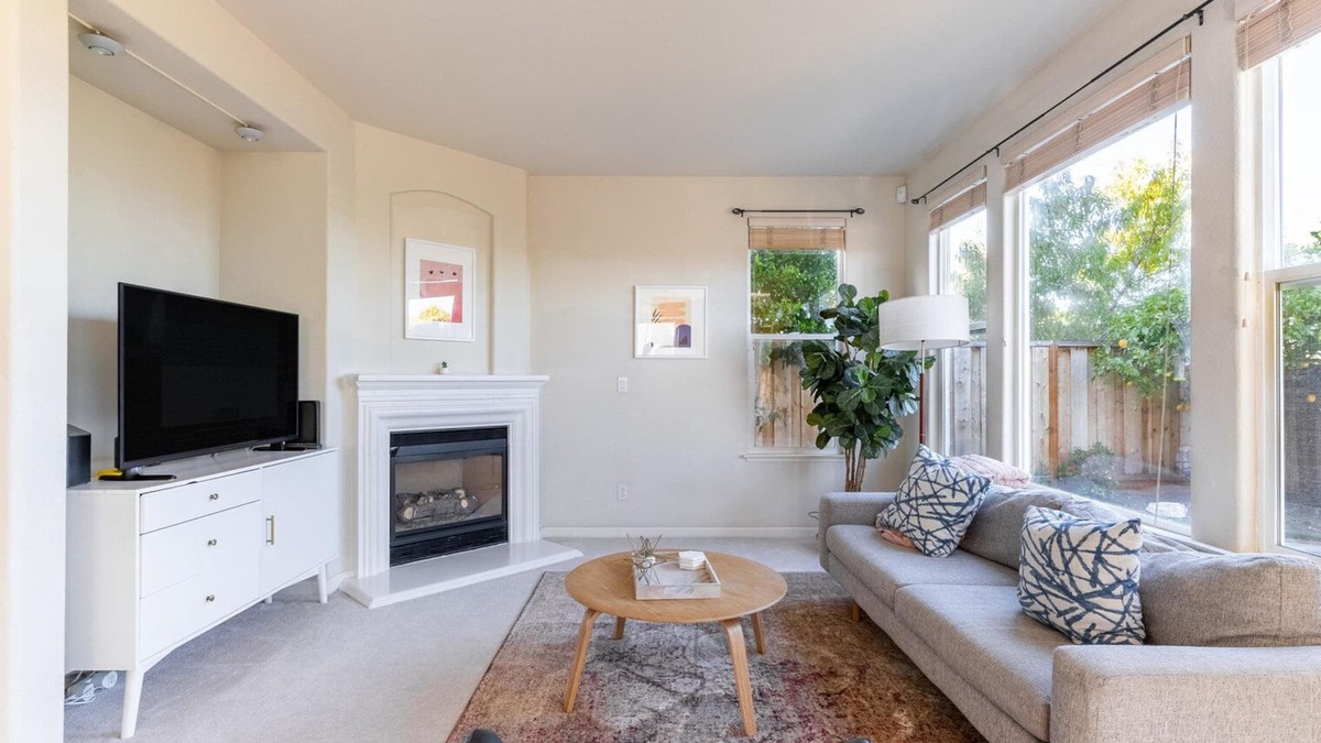 Newark House | Lovely Newark 4BR w/Backyard, Patio, A/C & Garage, by Blueground