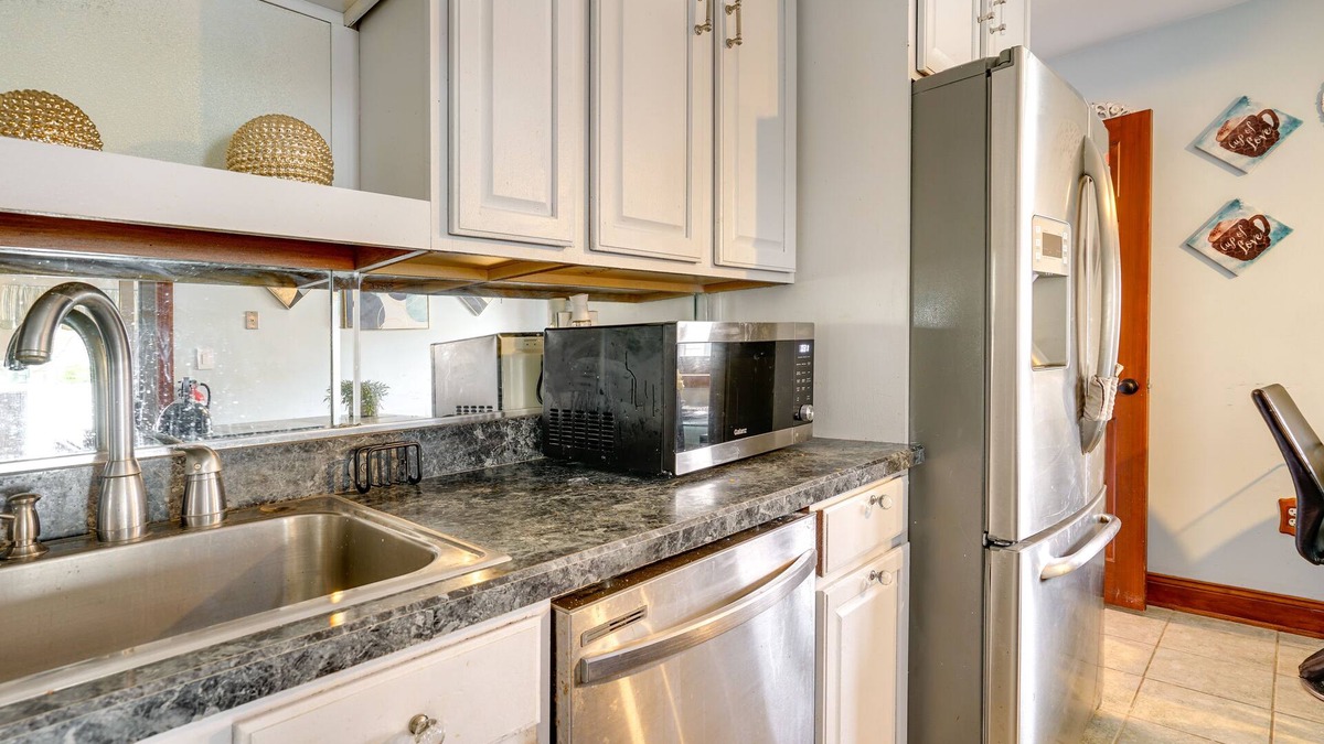 Ocean Gate House | Lovely Ocean Gate Home < 1 Mi to Beach!