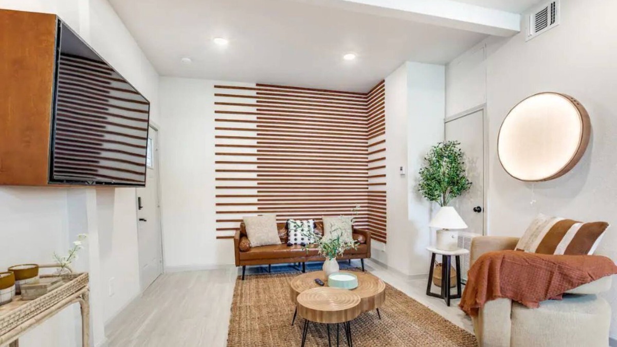 Highland Park House | Lovely One Bedroom Apartment Near Downtown