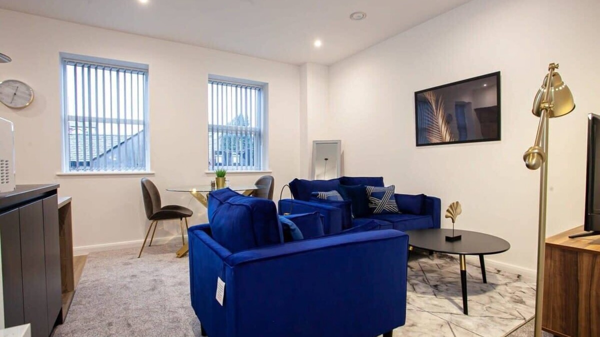Bolton Apartment | Lovely Open Plan 1 Bedroom Apartment in Bolton