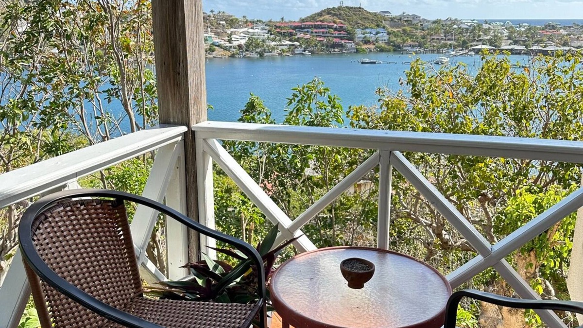 Oyster Pond Cottage | LOVELY OYSTER POND AND OCEAN VIEW IN BEST NEIGHBORHOOD