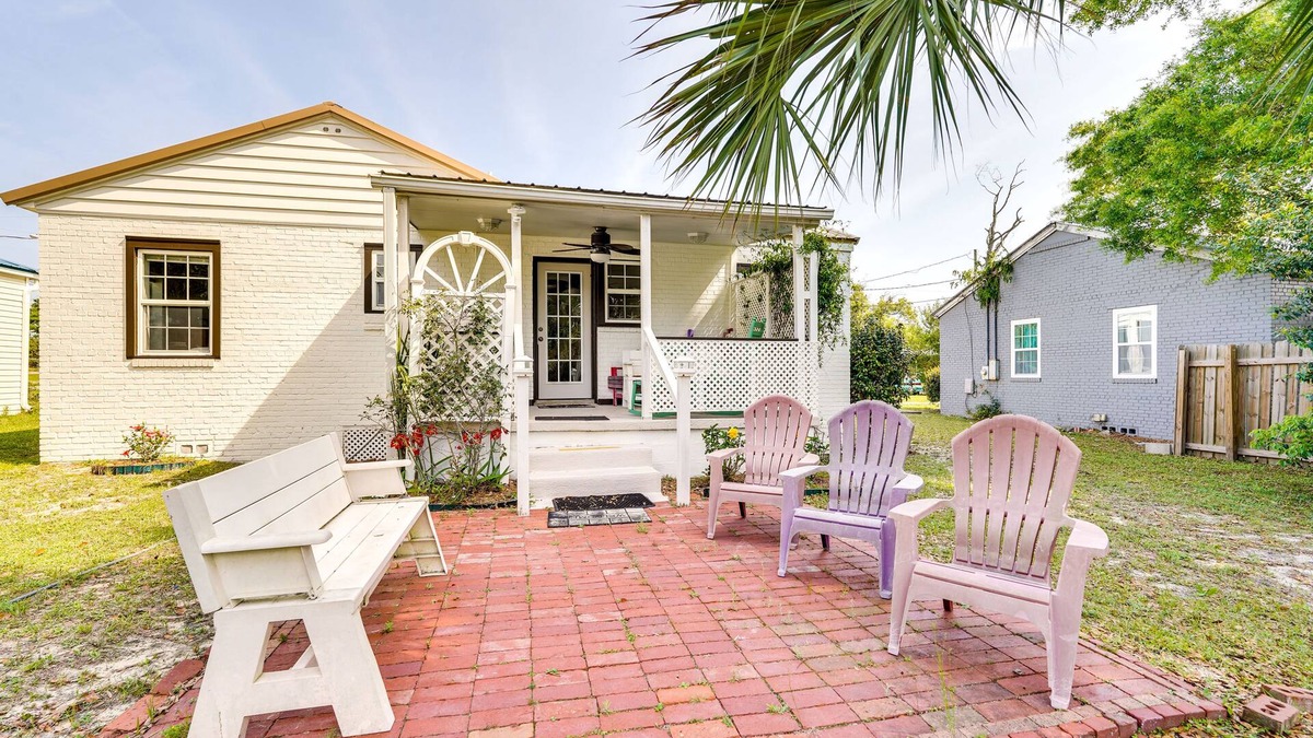 Panama City Cottage | Lovely Panama City Cottage: Walk to Bayside Beach!