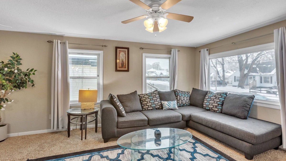 Wyoming House | Lovely PET FRIENDLY three bedroom in desirable Urbandale Location! by RedAwning