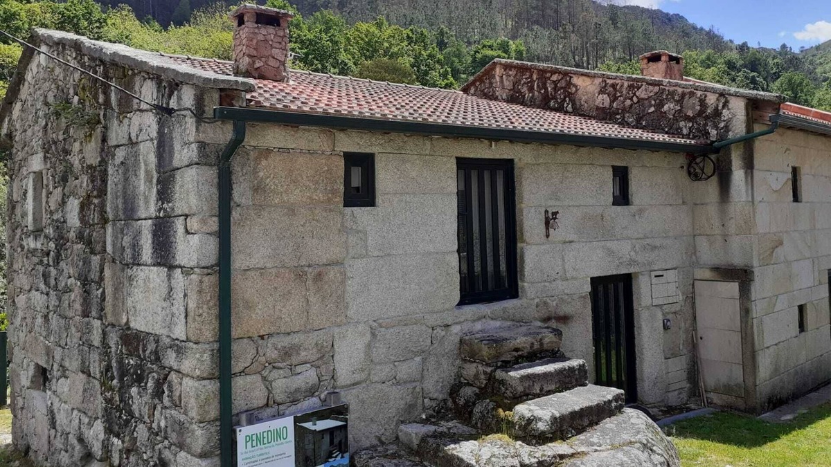 Peneda House | Lovely private garden great for romantic getaways or family retreats in Peneda