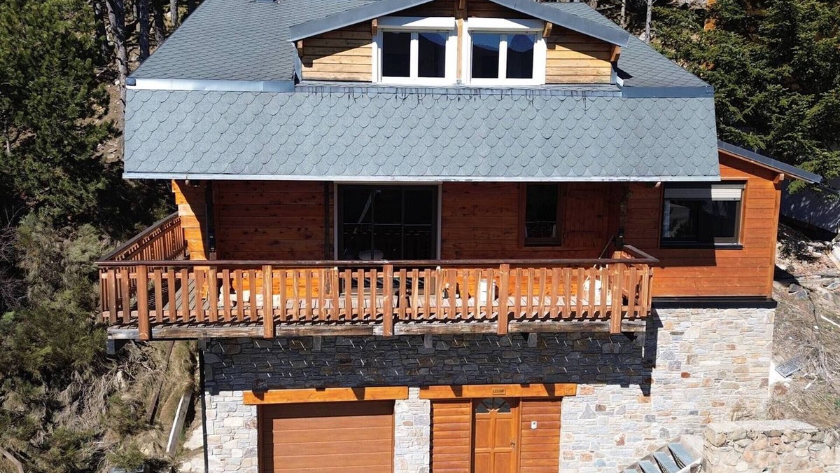 Les Angles Ski Chalet | Lovely quiet chalet with wood stove, 4 bedrooms and equipped kitchen