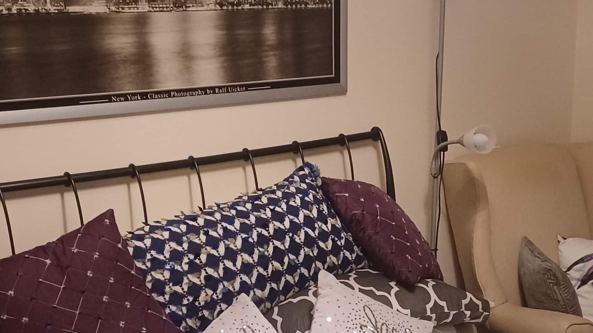 Aylesbury House | Lovely Quiet double bedroom with private bathroom available in Aylesbury UK