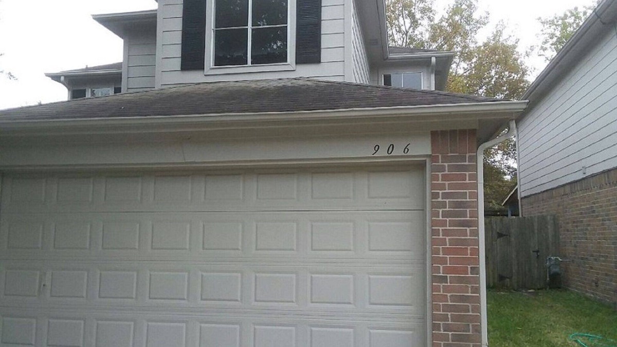 Houston House | Lovely Renovated 4 Bedroom home with easy highway access and optional Gym Access