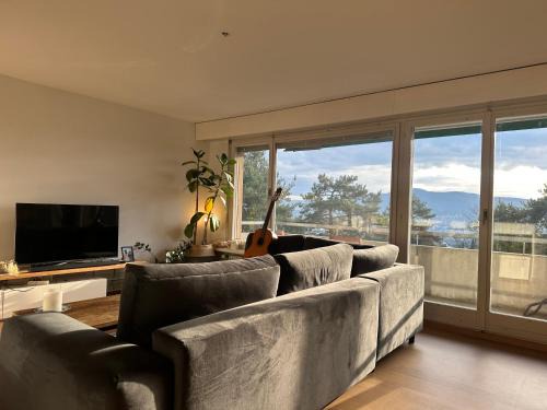 Hoengg House | Lovely room, 15 min from center, mountain view