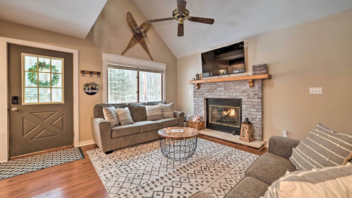 Higgins Lake Cabin | Lovely Roscommon Cabin < 3 Mi to Higgins Lake!