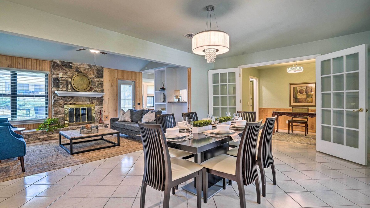 Vance Jackson House | Lovely San Antonio Home ~ 13 Mi to Downtown!