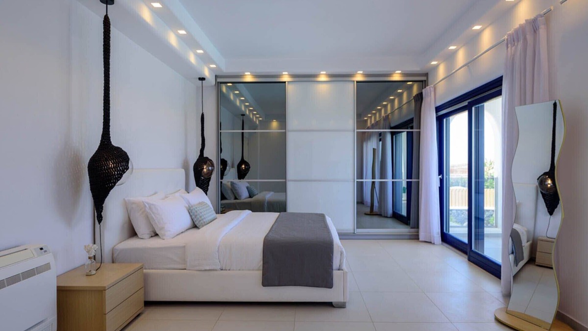 Exo Gialos Villa | Lovely Santorini Villa | 3 Bedrooms | Aria Villa | Private Pool & Close to.